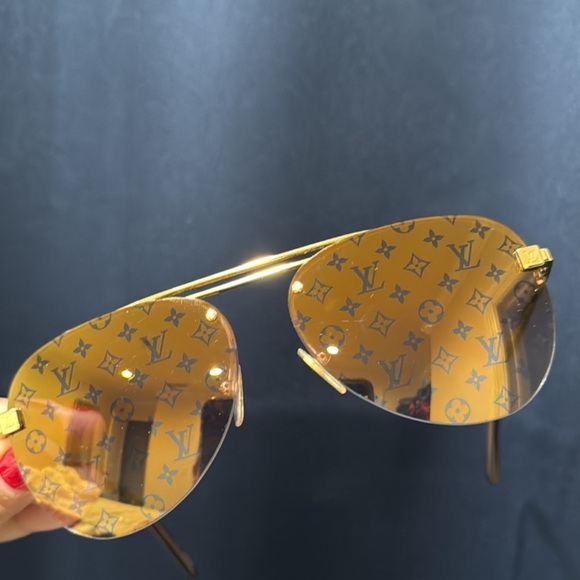 🧡Louis Vuitton Z1020W Gold Monogram Clockwise Sunglasses - Picture 11 of 14
